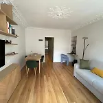 Appartement chambre et canapé-lit