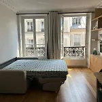 Appartement chambre et canapé-lit