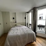 Appartement chambre et canapé-lit